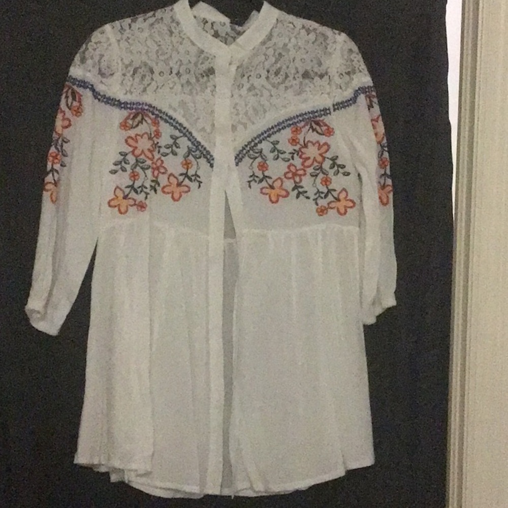 New Sacred Threads S/M button down white w/ lace & flower trim shirt.
